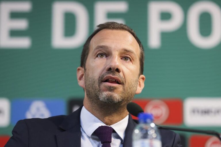 Algo inédito: Jogador do Sporting assina com o Benfica e clube oficializa saída