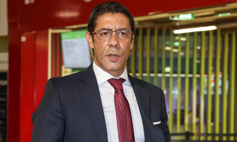 Em lágrimas: Jogador Craque do Benfica abraça Rui Costa e diz adeus ao Benfica
